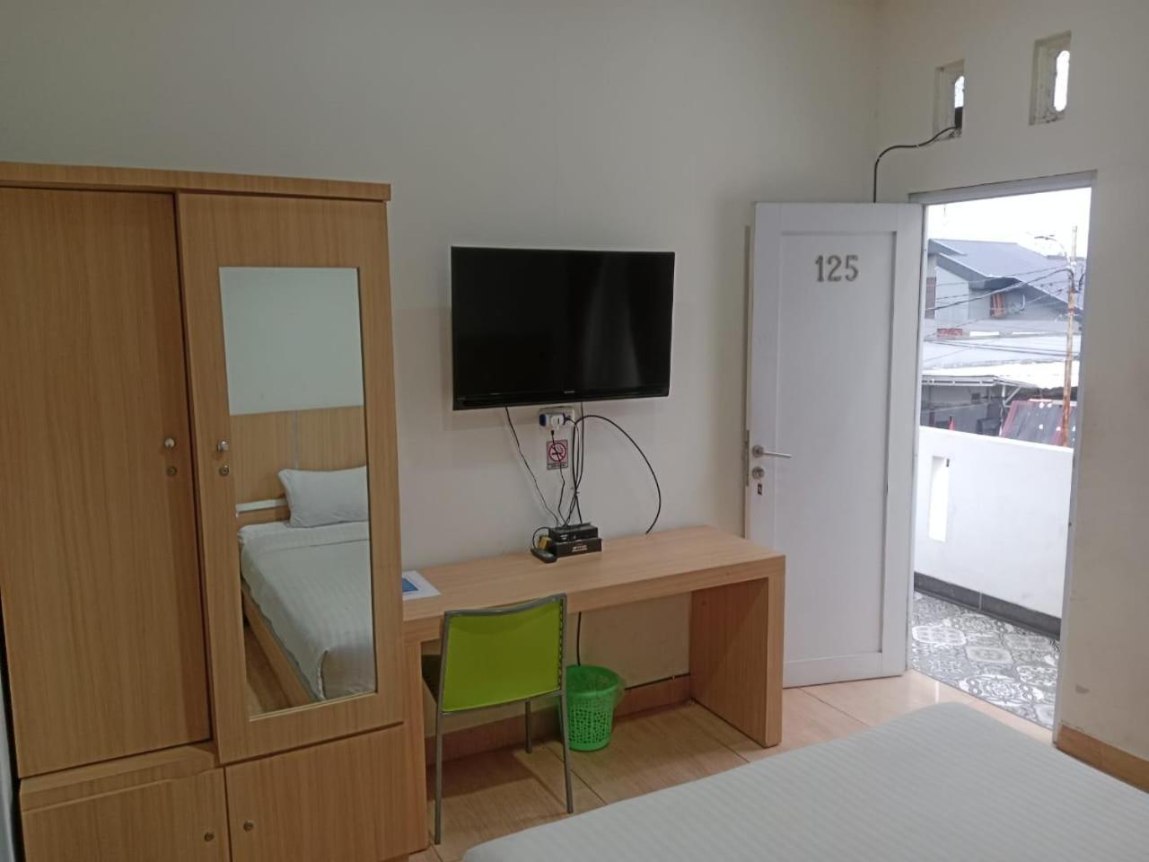 Macan Kumbang Residence Palembang Exterior photo